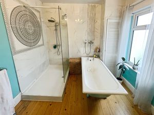 Bathroom - click for photo gallery